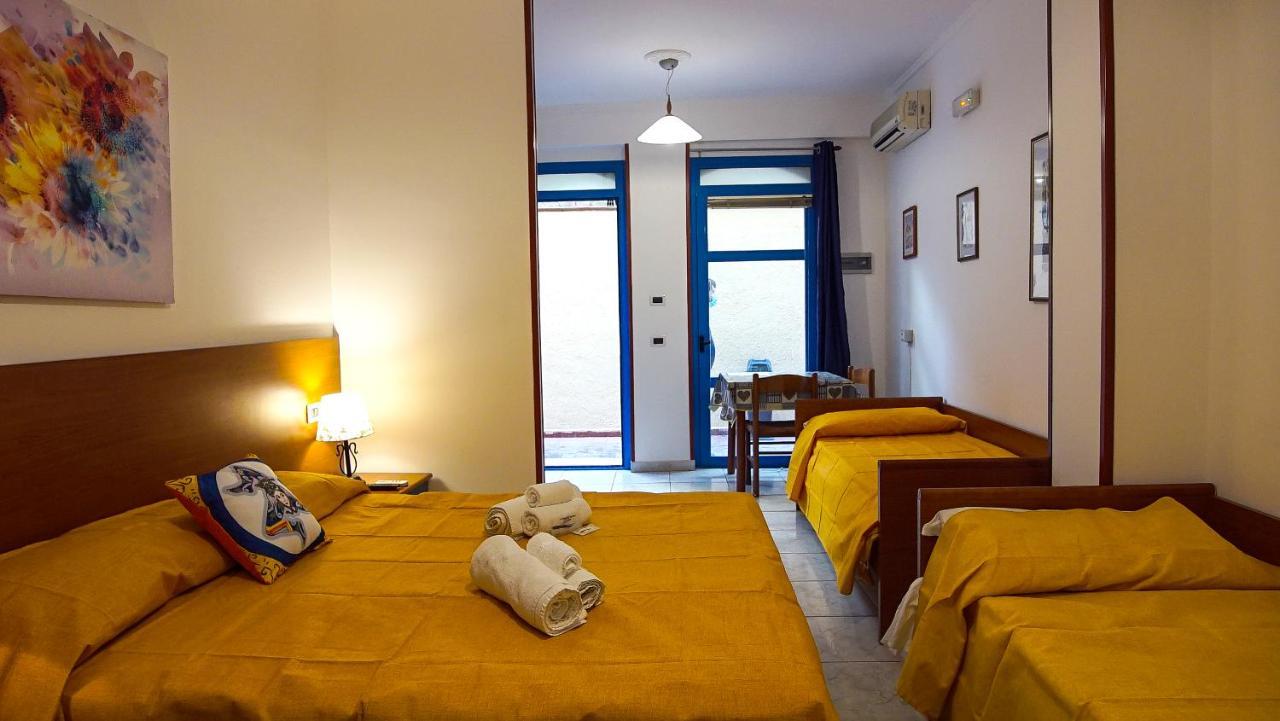 Baia Di Naxos Aparthotel Giardini Naxos Ngoại thất bức ảnh