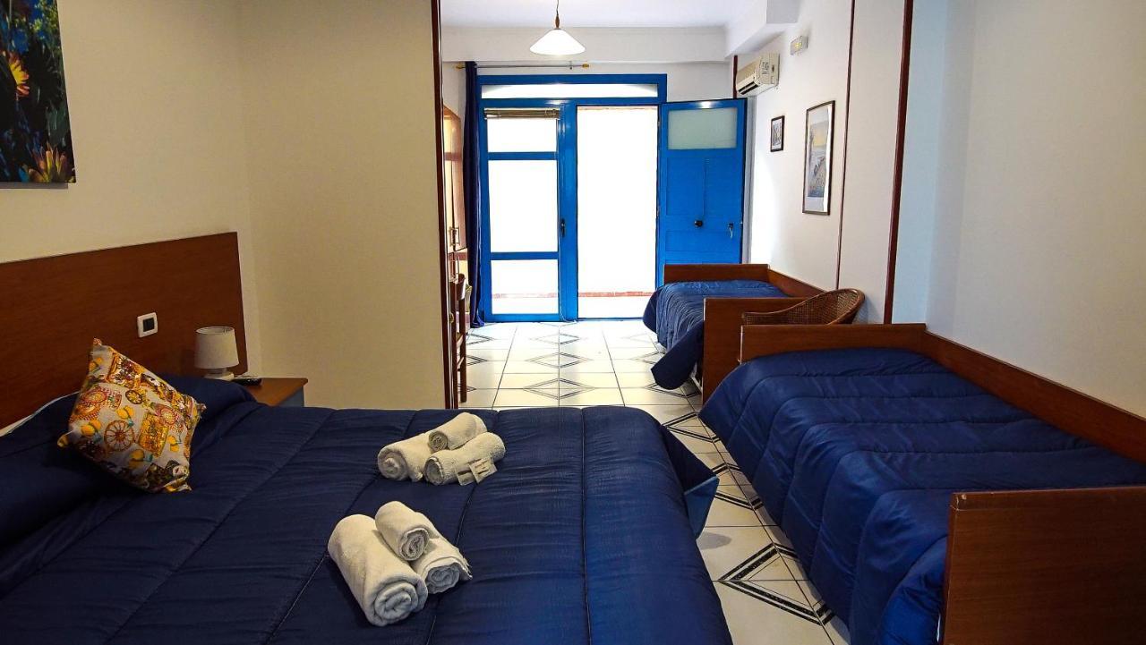Baia Di Naxos Aparthotel Giardini Naxos Ngoại thất bức ảnh