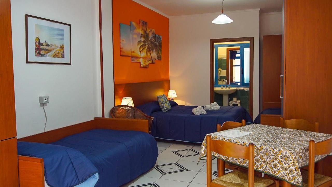 Baia Di Naxos Aparthotel Giardini Naxos Ngoại thất bức ảnh