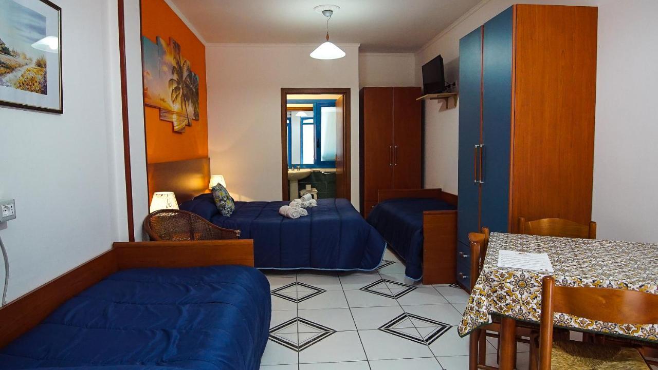 Baia Di Naxos Aparthotel Giardini Naxos Ngoại thất bức ảnh