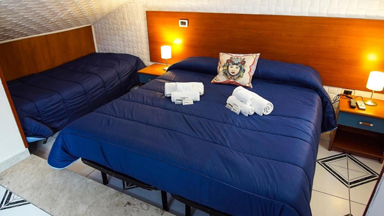 Baia Di Naxos Aparthotel Giardini Naxos Ngoại thất bức ảnh