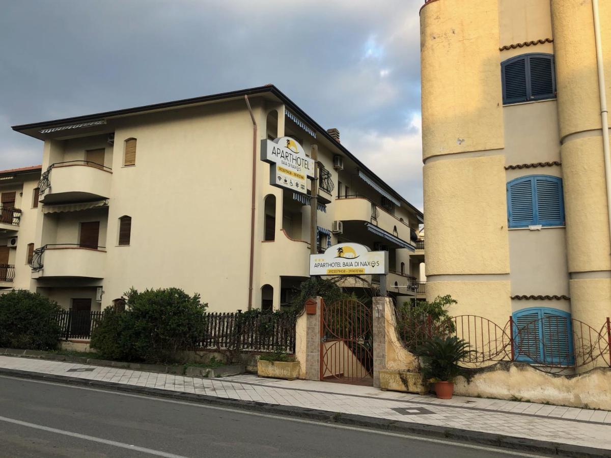 Baia Di Naxos Aparthotel Giardini Naxos Ngoại thất bức ảnh