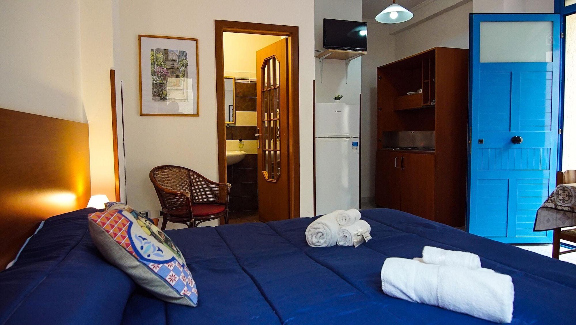 Baia Di Naxos Aparthotel Giardini Naxos Ngoại thất bức ảnh