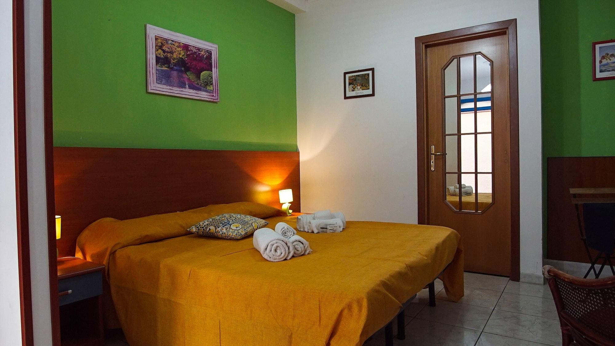 Baia Di Naxos Aparthotel Giardini Naxos Ngoại thất bức ảnh